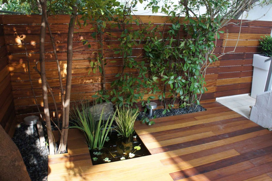 Διαμόρφωση κήπου με ξύλινες κατασκευές