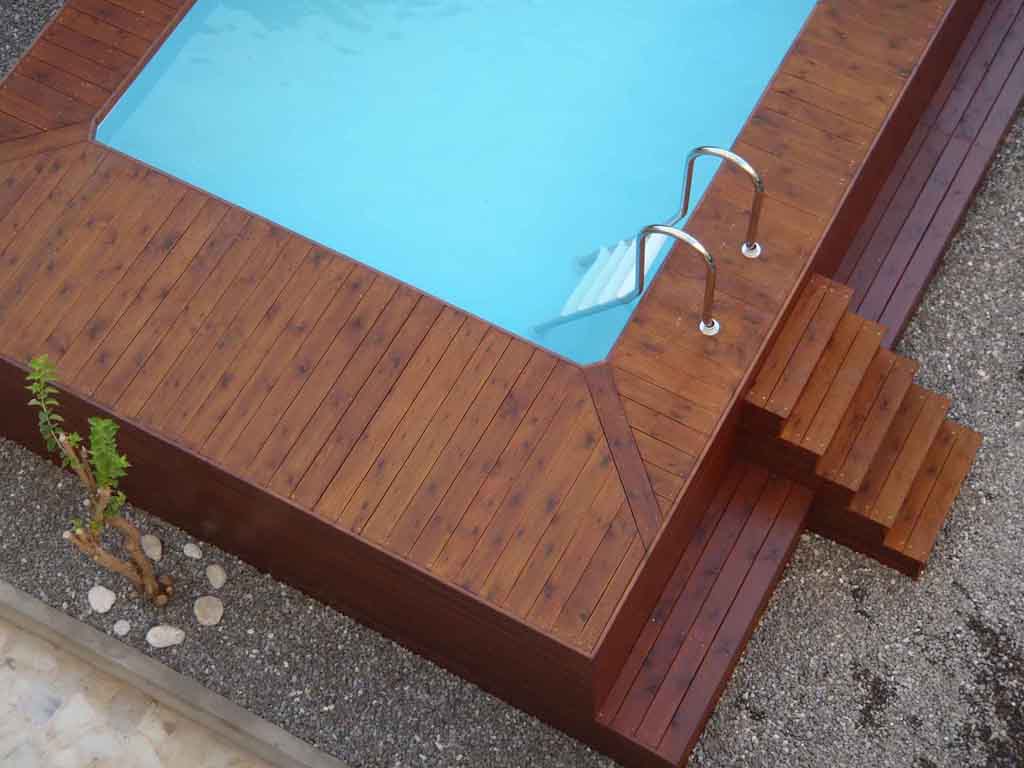 Deck λυόμενης πισίνας από εμποτισμένη ξυλεία