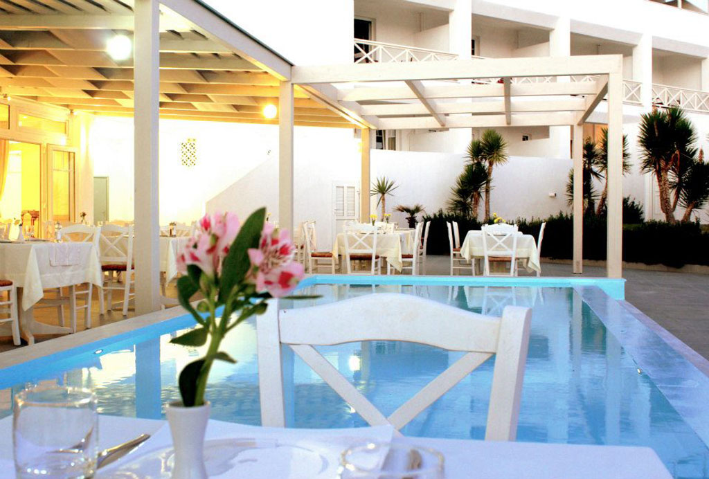 Πέργκολα με κάλυψη από 2plank & wave