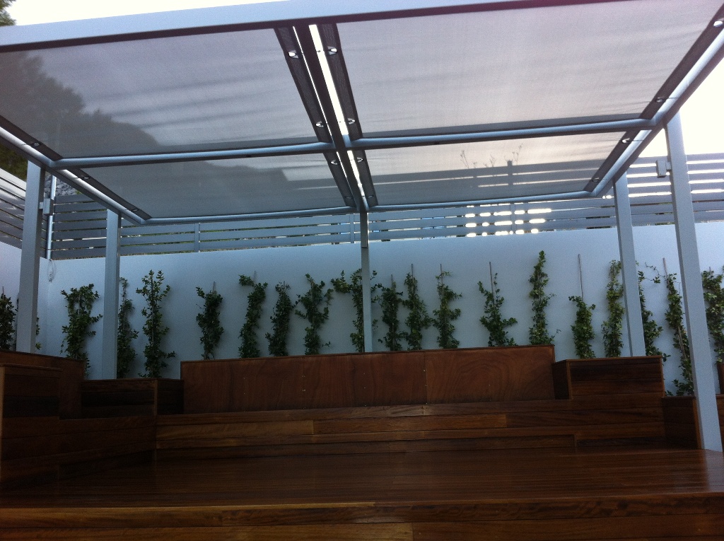 Διαμόρφωση εξωτερικού χώρου στο Διόνυσο